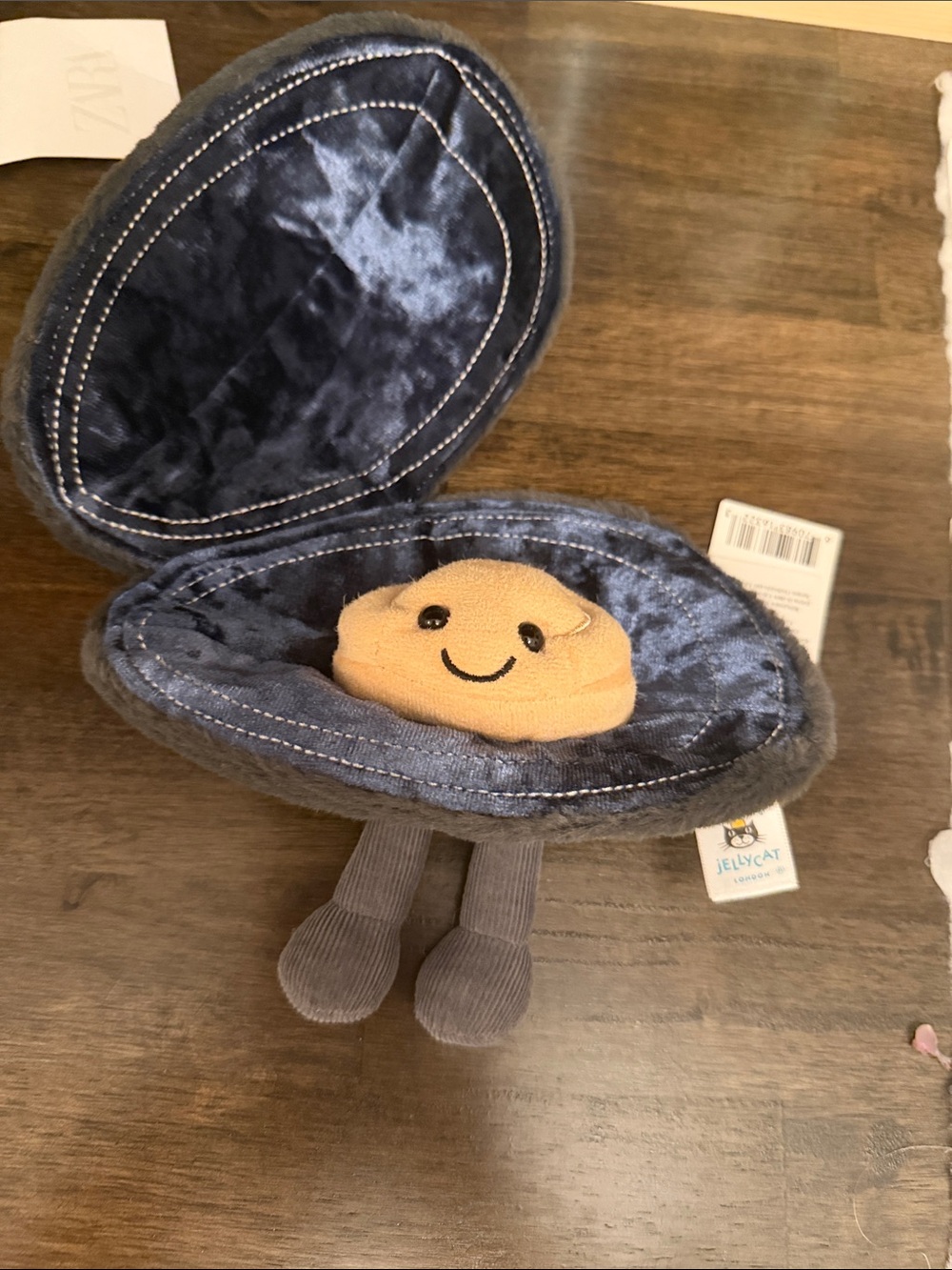 Jellycat Blue Velvet Clam with Smiling Tan Pearl